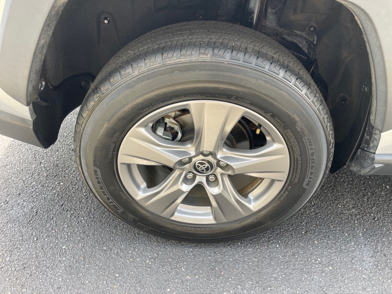 Used 2024 Silver Sky Metallic Toyota XLE image 20