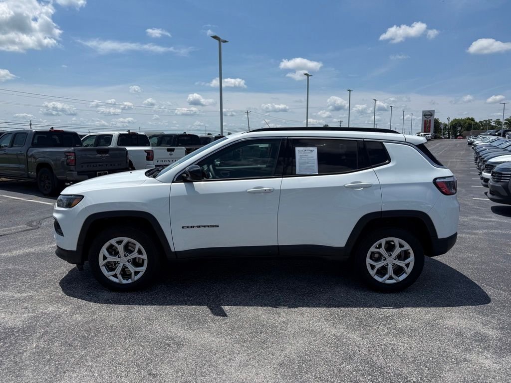 Used 2024 White Jeep Latitude image 38