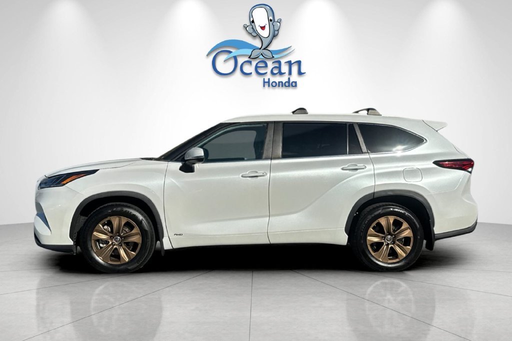Used 2023 Beige Toyota Bronze Edition image 7
