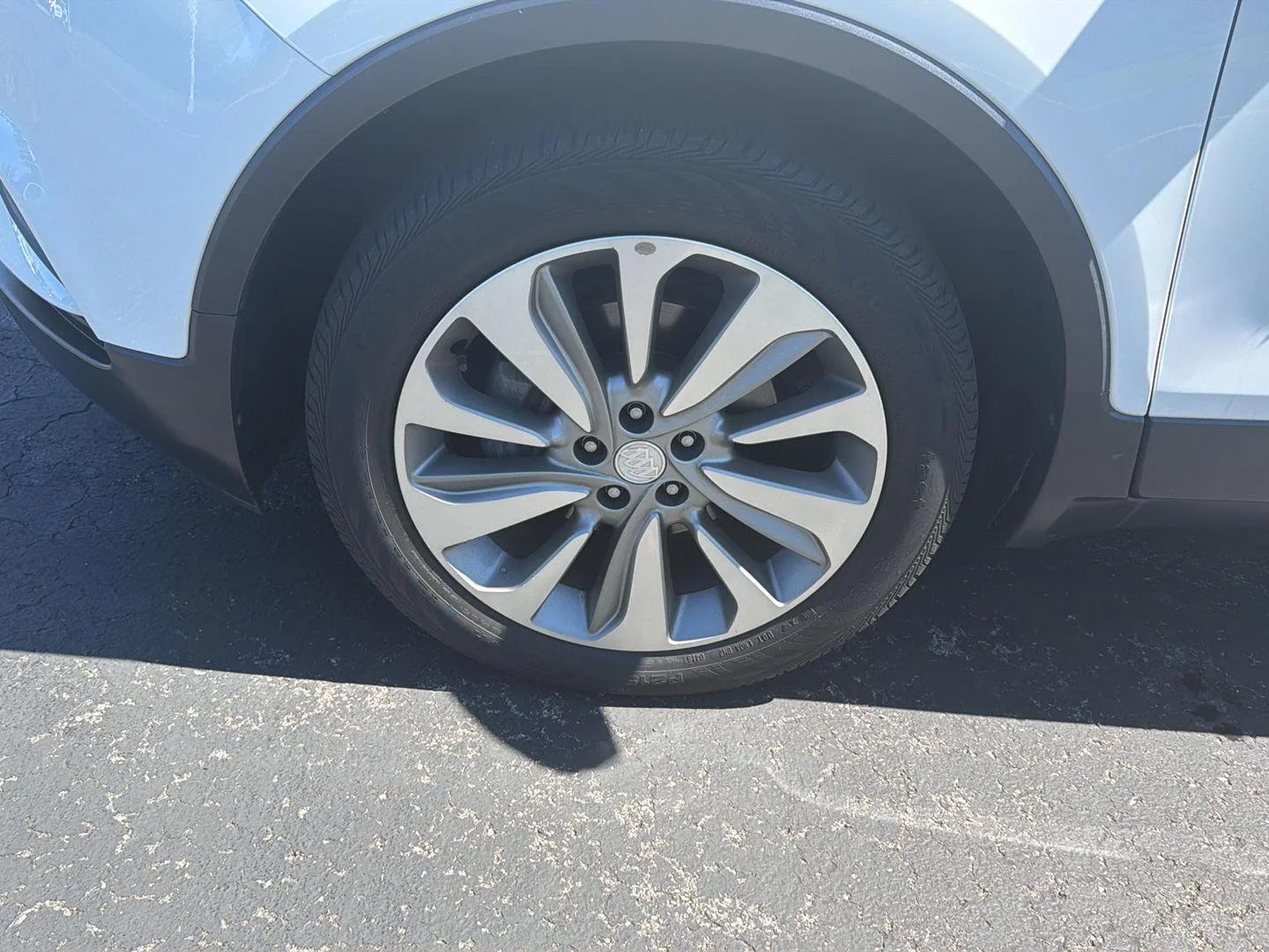 Used 2019 Summit White Buick Preferred image 9