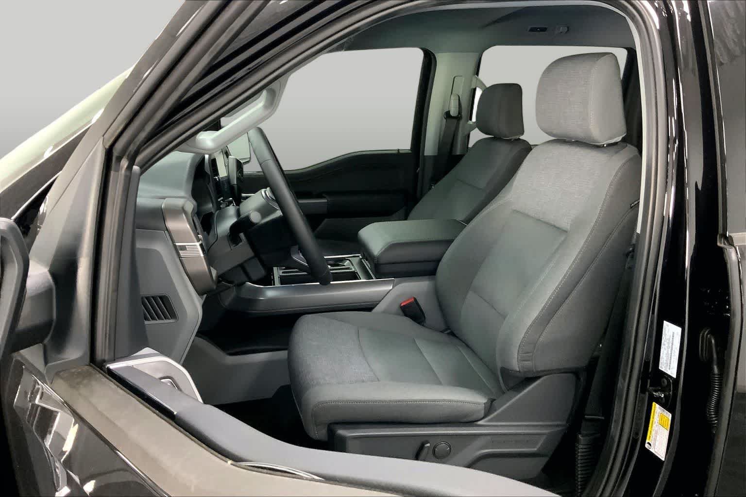 New 2026 Agate Black Metallic Ford XLT image 8
