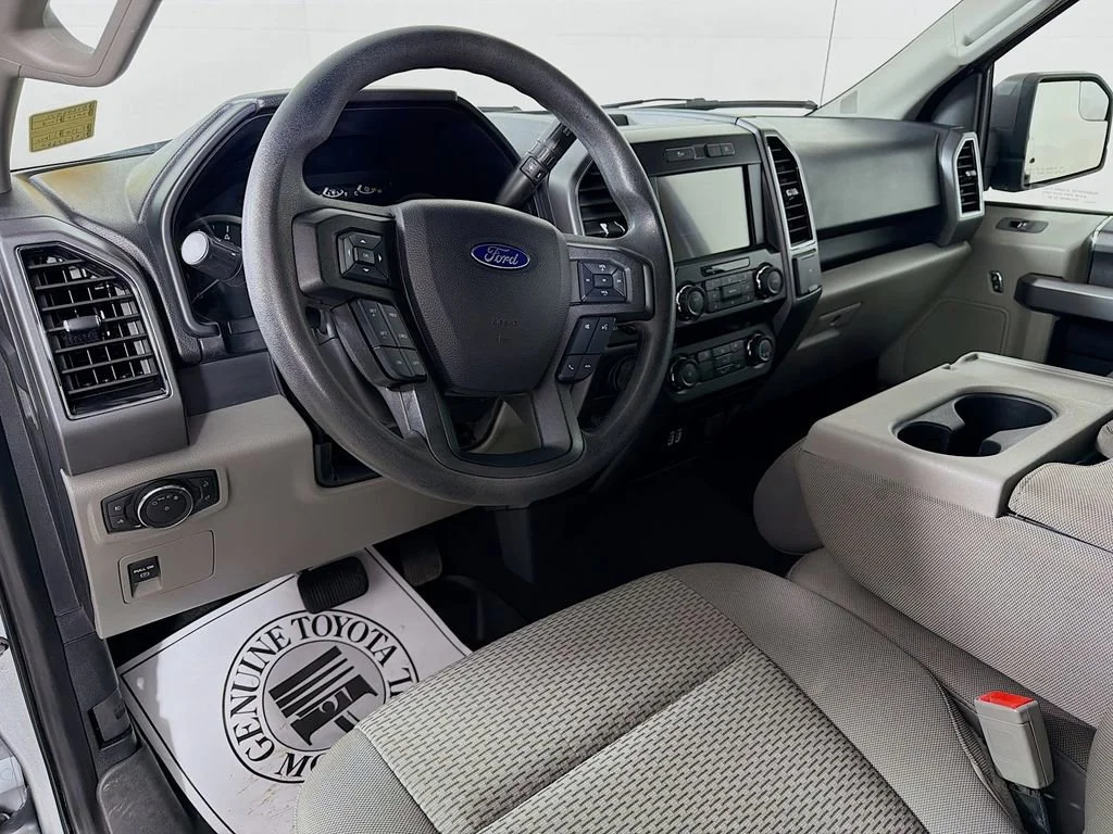 Used 2020  Ford XL image 10