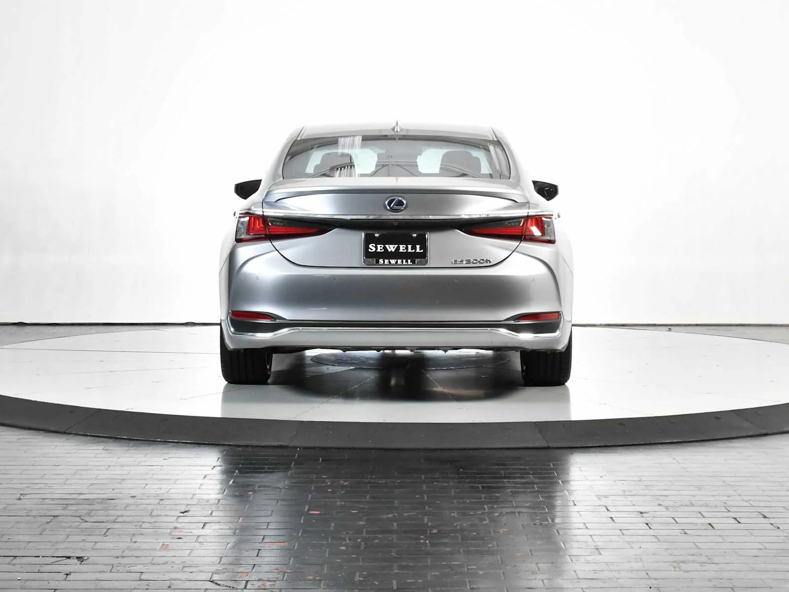 Certified Used 2022 IRIDIUM Lexus  image 5