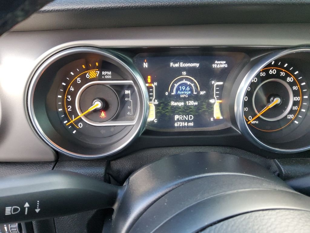 Used 2020 Green Jeep Sport image 10