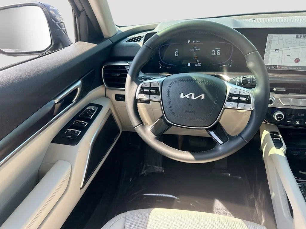 Certified Used 2025  Kia S image 23