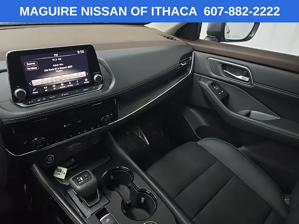 Used 2021 Gray Nissan SL image 26
