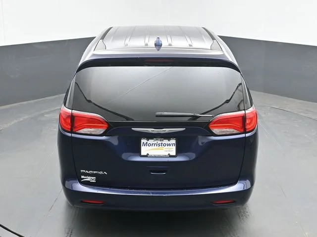 Used 2017 Blue Chrysler Touring image 39