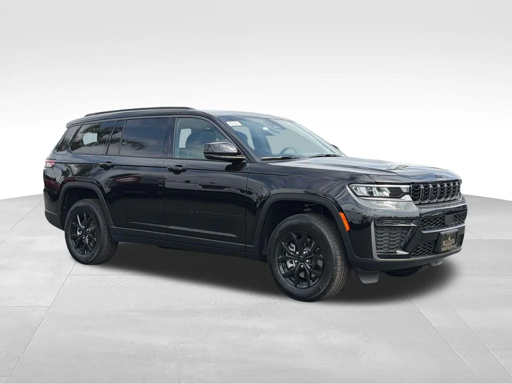 New 2026 Diamond Black Crystal Pearl-Coat Exterior Paint Jeep Altitude image 7