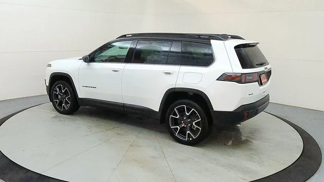 New 2026 Bright White Clear-Coat Exterior Paint Jeep Overland image 7
