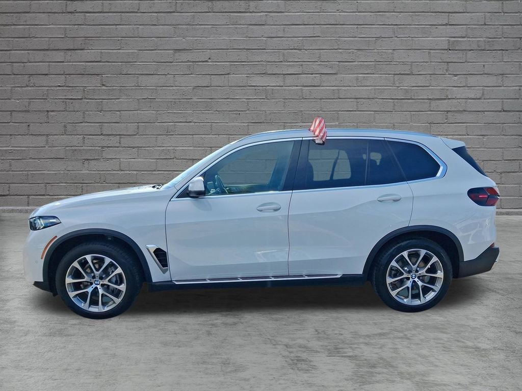 Used 2026 White BMW sDrive40i image 4