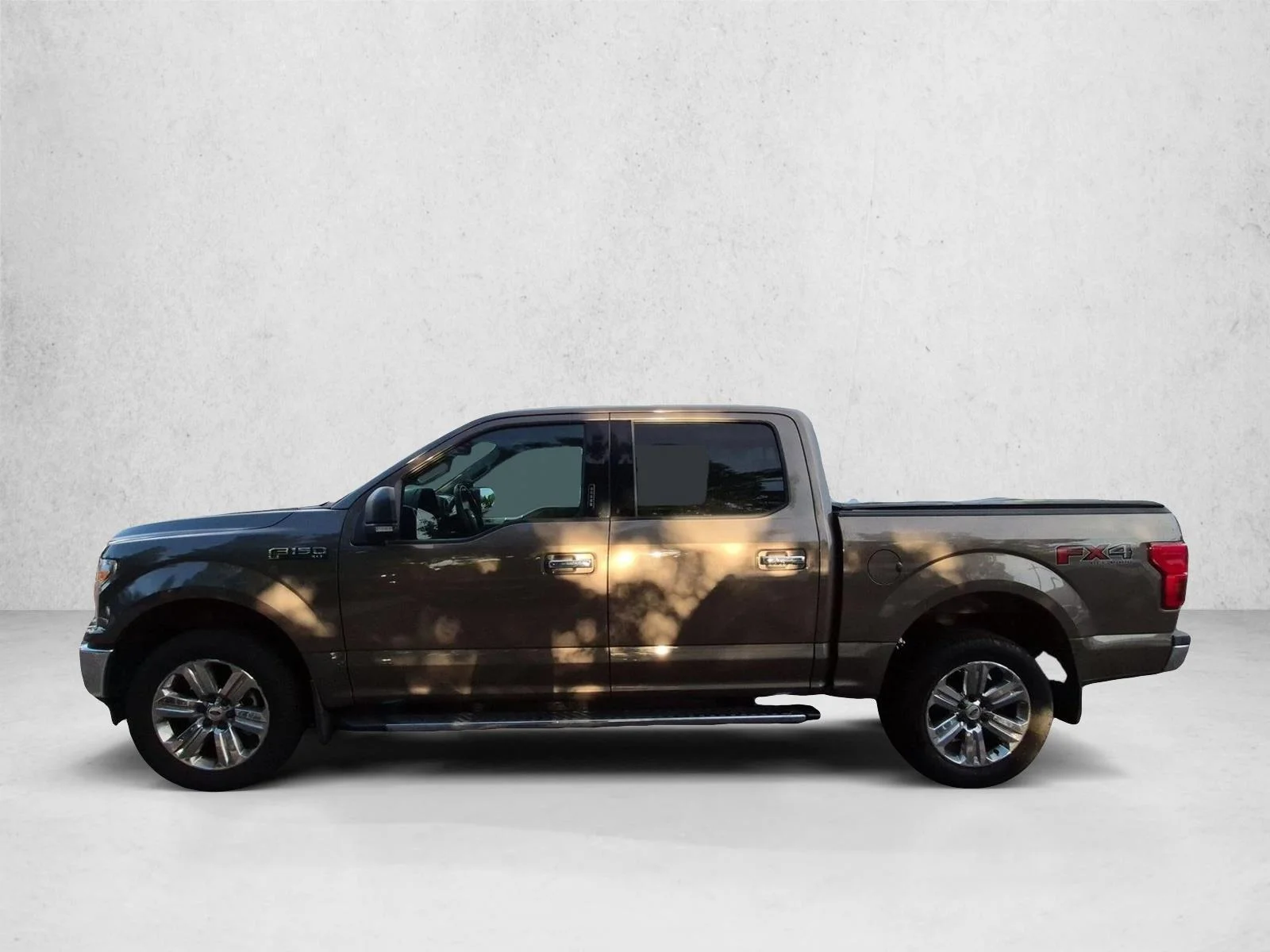 Used 2018 Stone Gray Ford XLT image 8