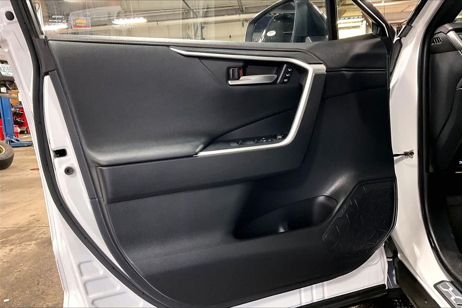 2023 Toyota RAV4 XSE - Photo 21