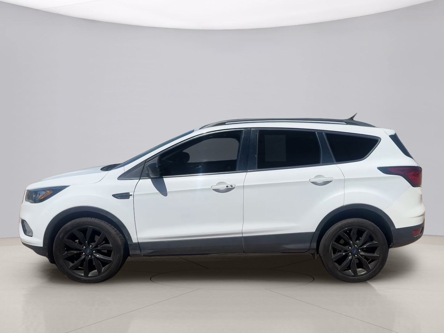 Used 2019 White Ford SE image 2