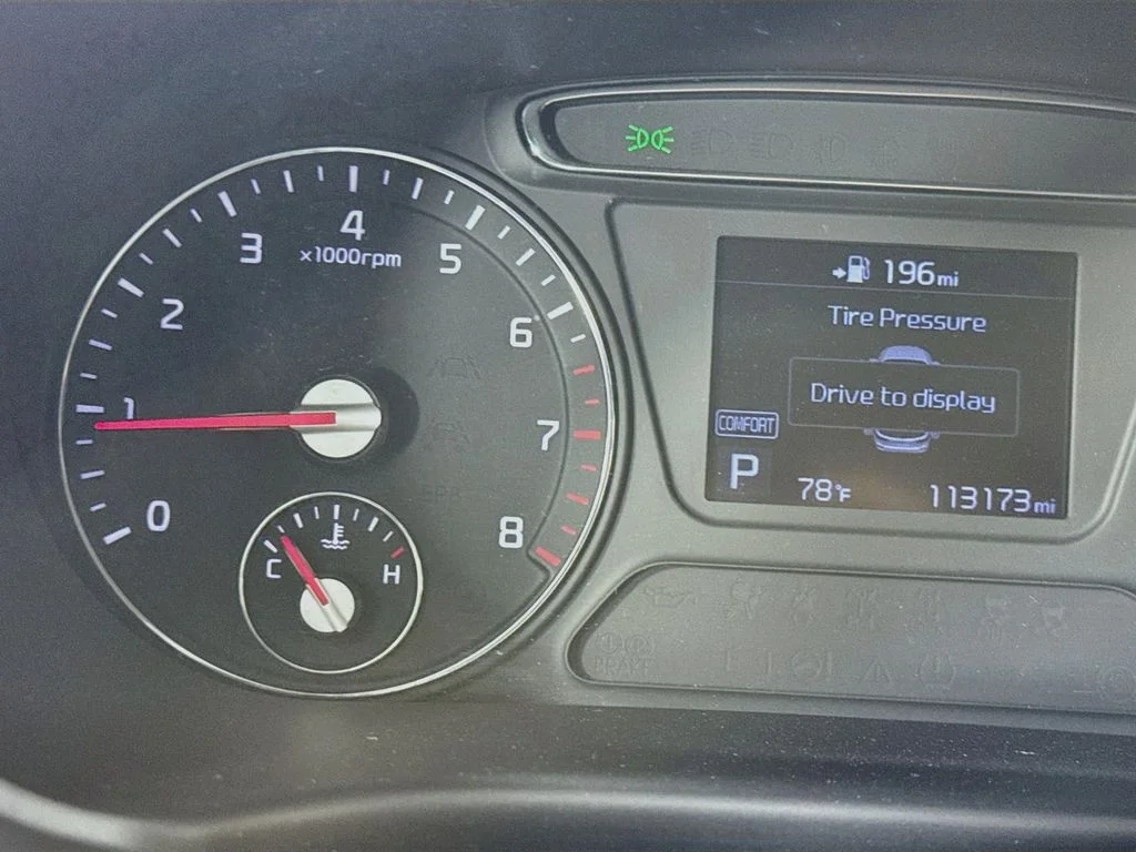 Used 2019 Black Kia L image 14