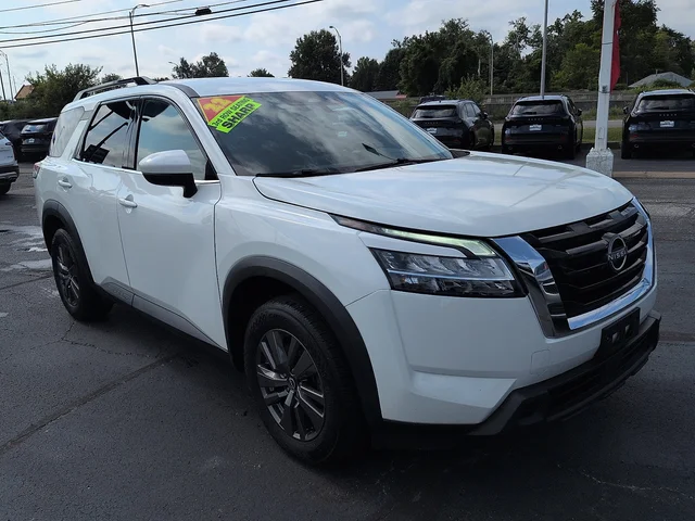 2022 Nissan Pathfinder SV