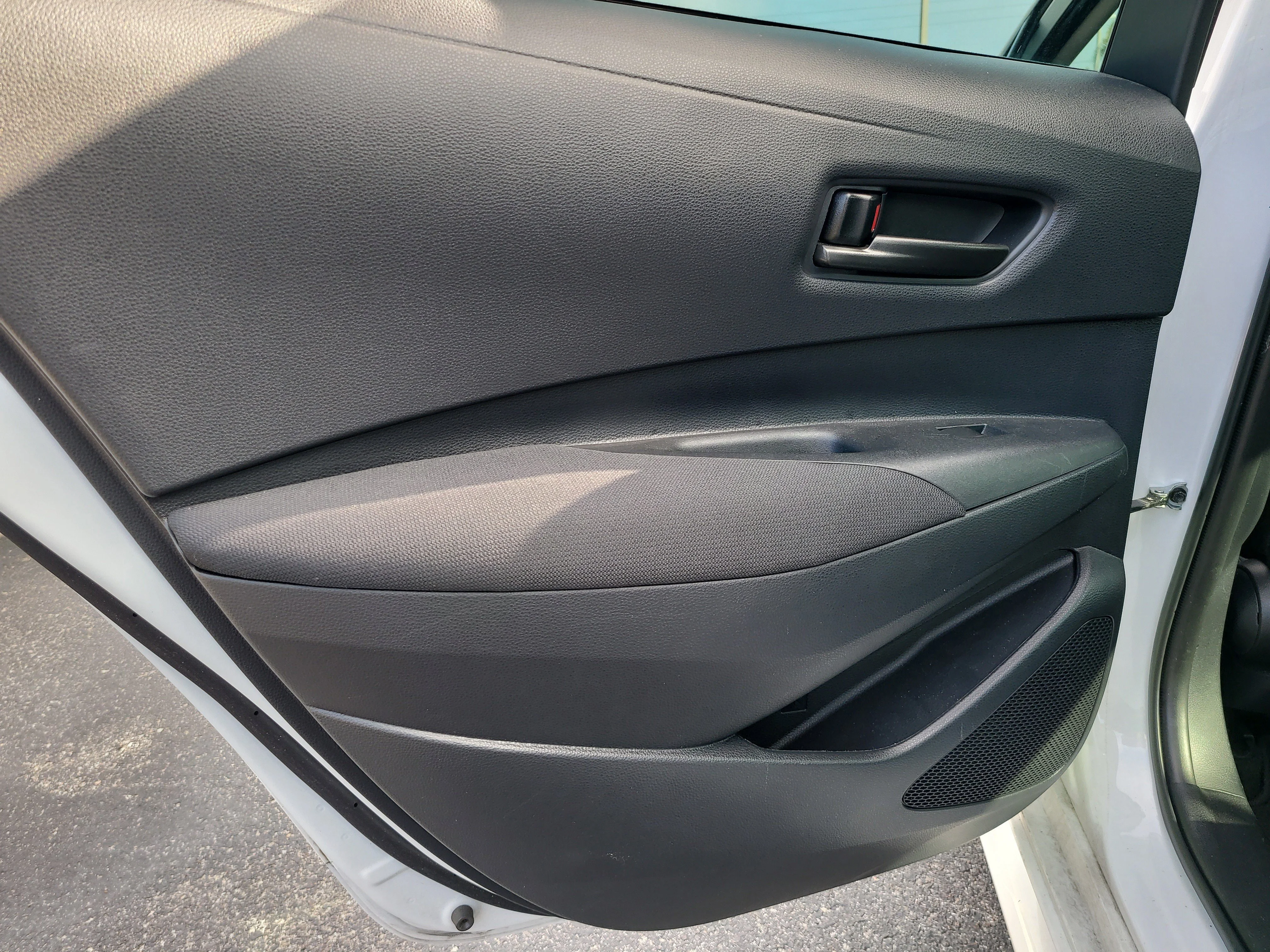 Used 2025 Ice Toyota LE image 10