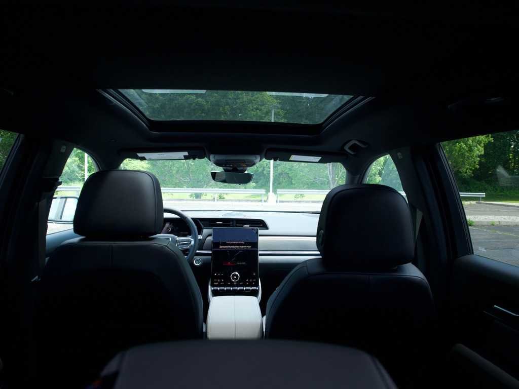 New 2026 Sterling Metallic GMC Elevation image 21