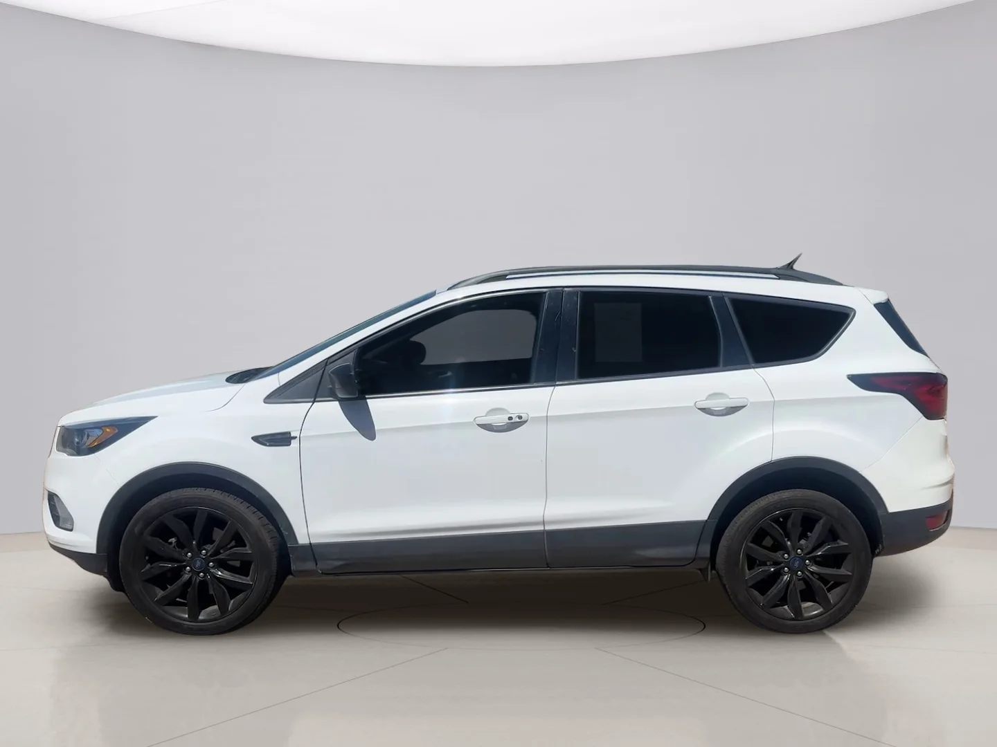Used 2019 White Ford SE image 2