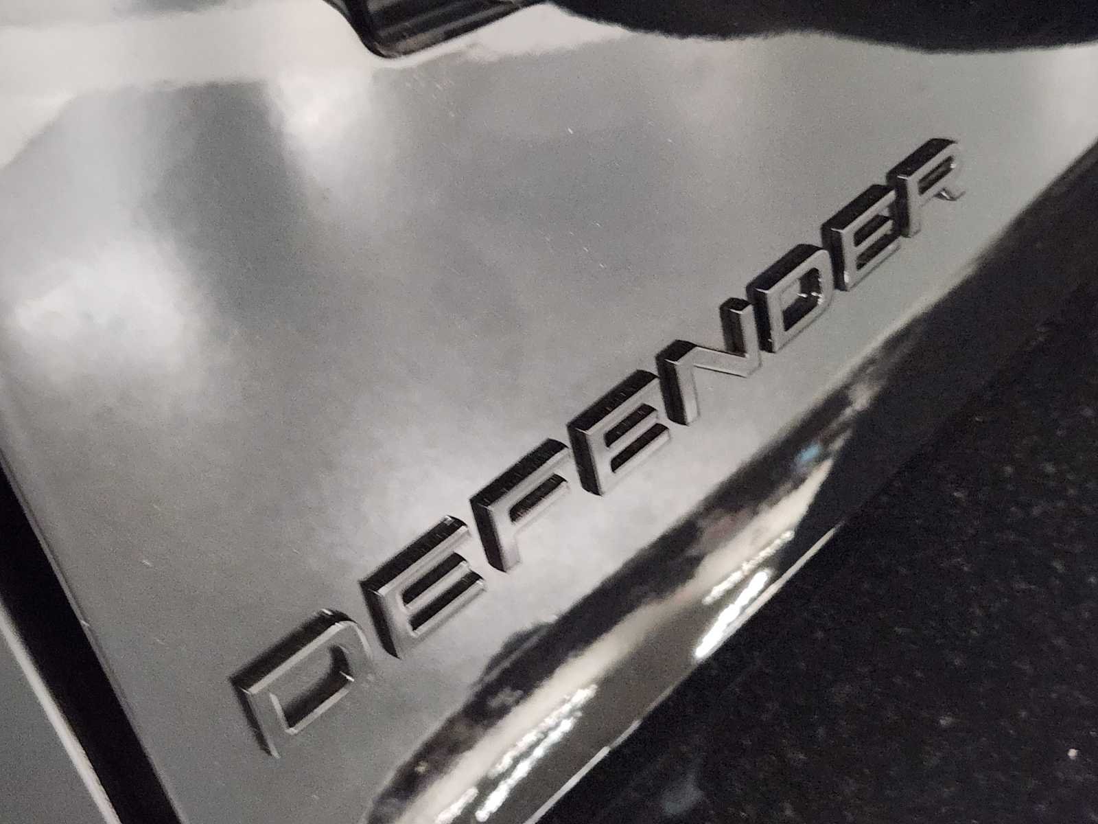 2026 Land Rover Defender V8 - Photo 13