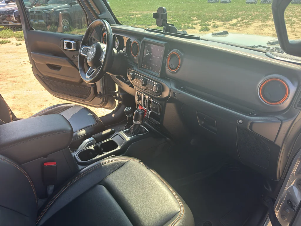 Used 2022 Sting-Gray Clearcoat Jeep Mojave image 11