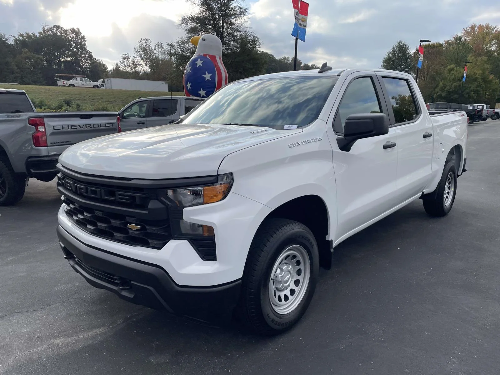 New 2026 Summit White Chevrolet WT image 3