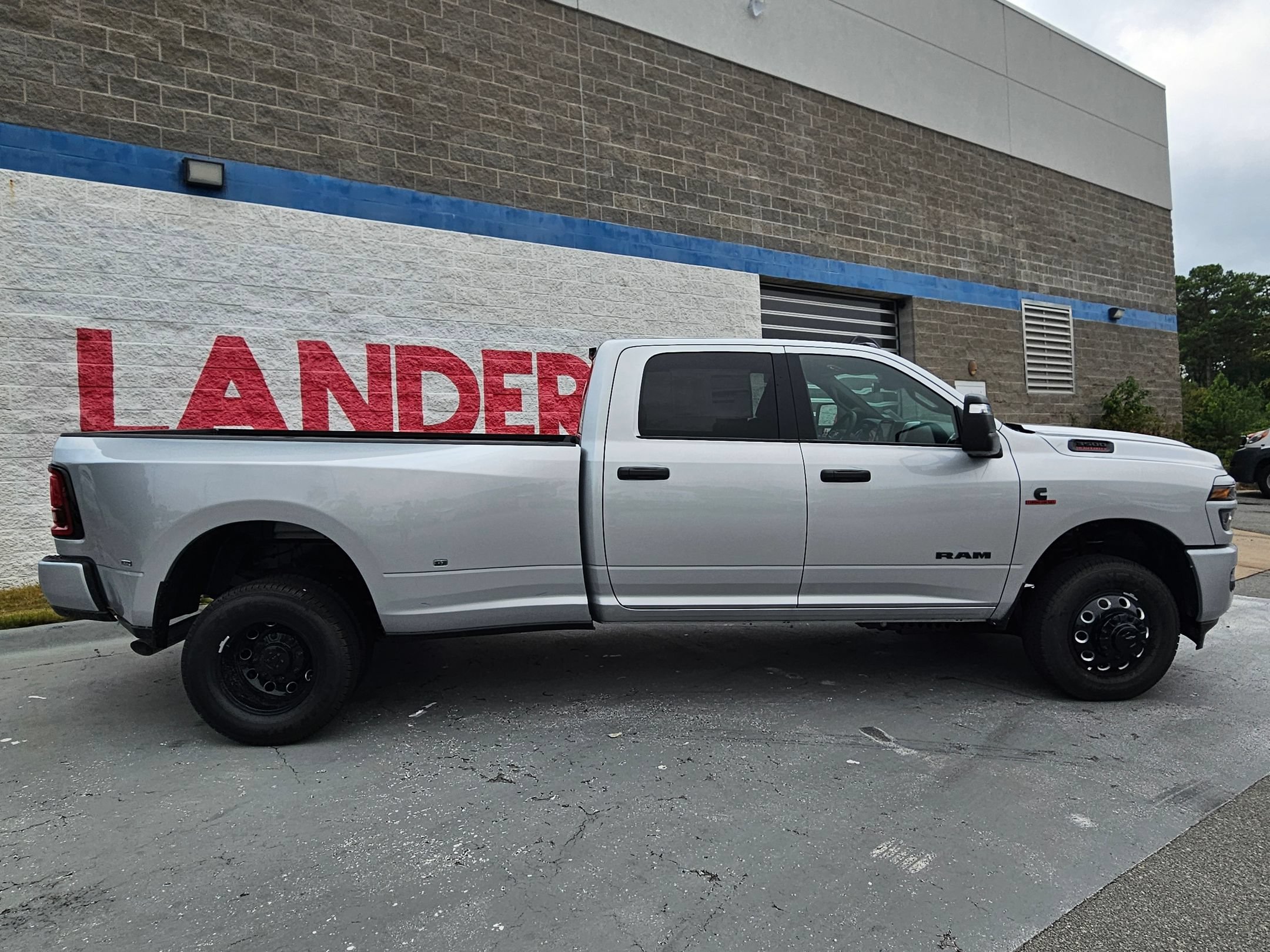New 2026 Bright White Clear-Coat Exterior Paint RAM Big Horn image 8