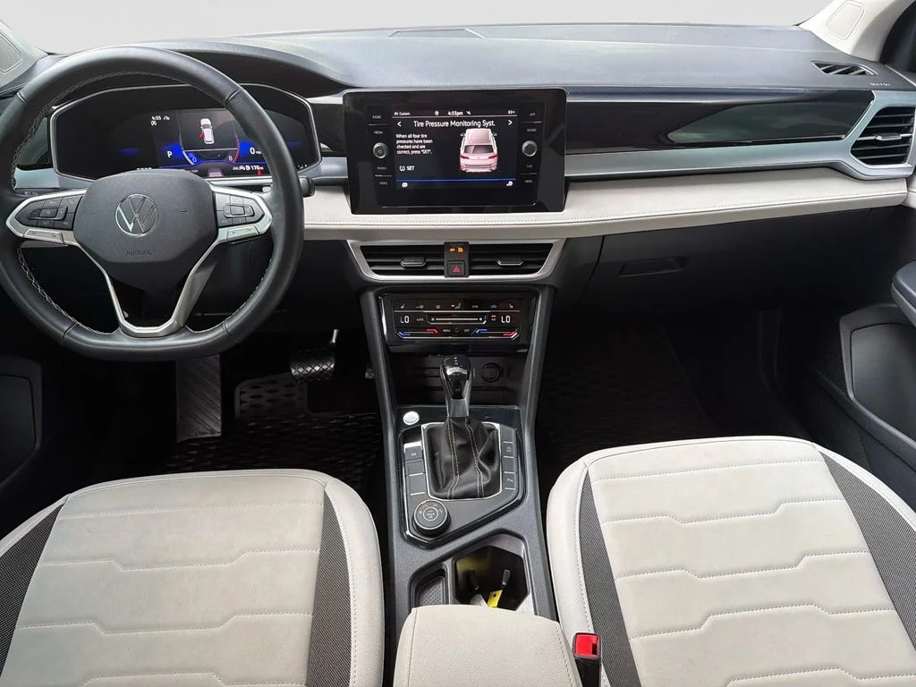 Used 2025 White Volkswagen 1.5T SE image 16