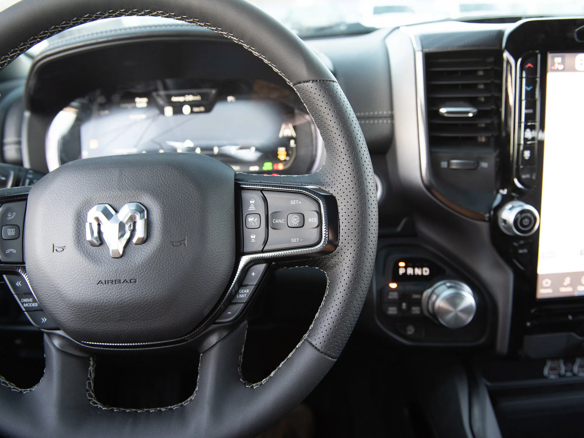 Used 2026 White RAM Sport* Crew Cab 4x4, Twin-Turbo, Heated Seats, 12 Inch Screen, Nav image 14