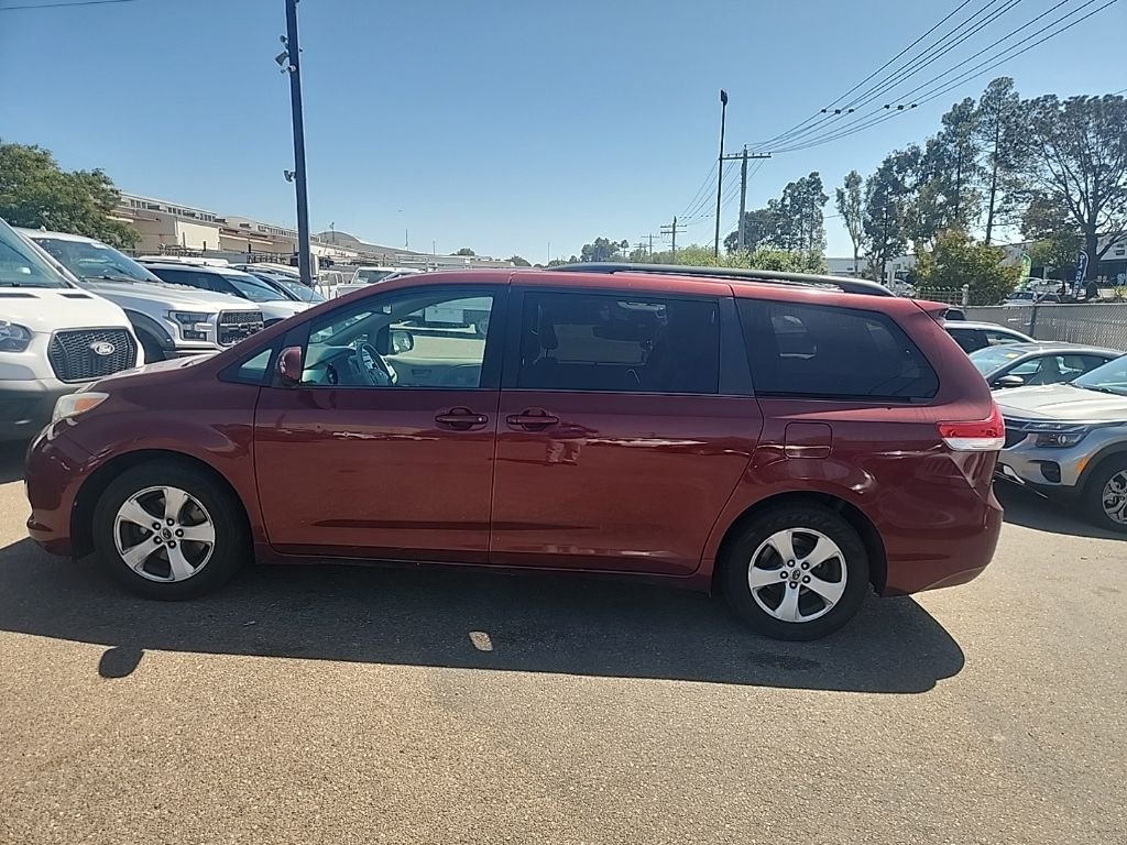 Used 2014 Red Toyota LE image 9