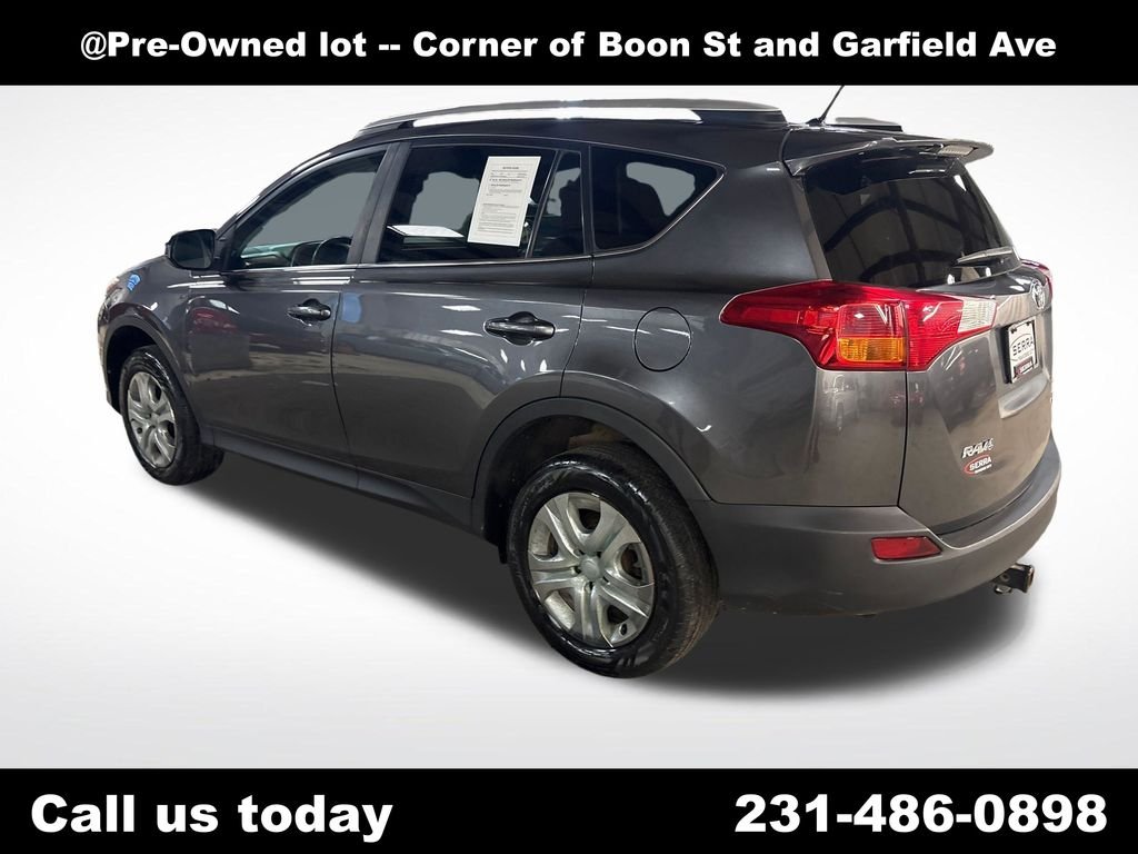 Used 2014 Gray Toyota LE image 3