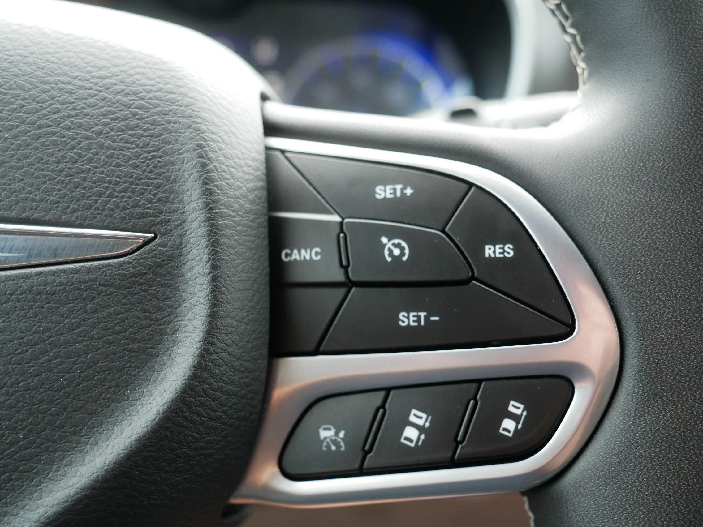 Used 2023 Ceramic Gray Clearcoat Chrysler Touring L image 29