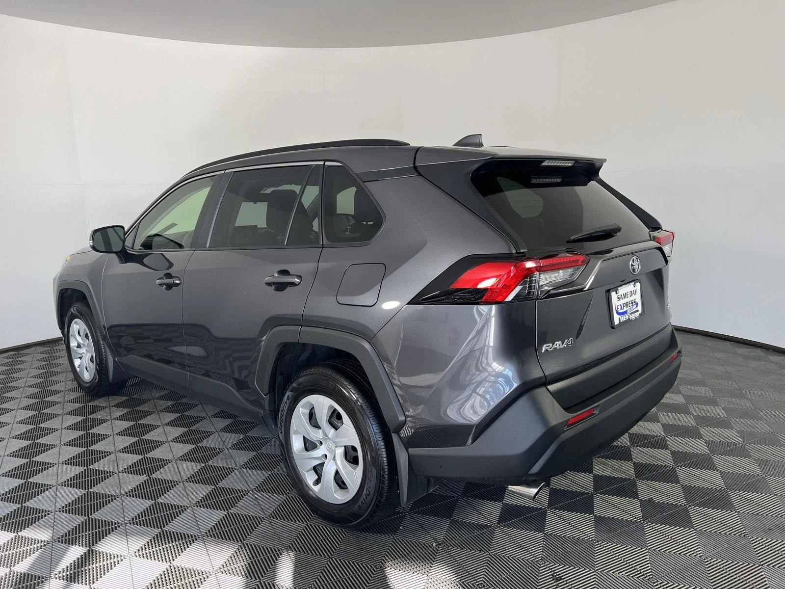 Used 2019 Magnetic Gray Metallic Toyota LE image 5