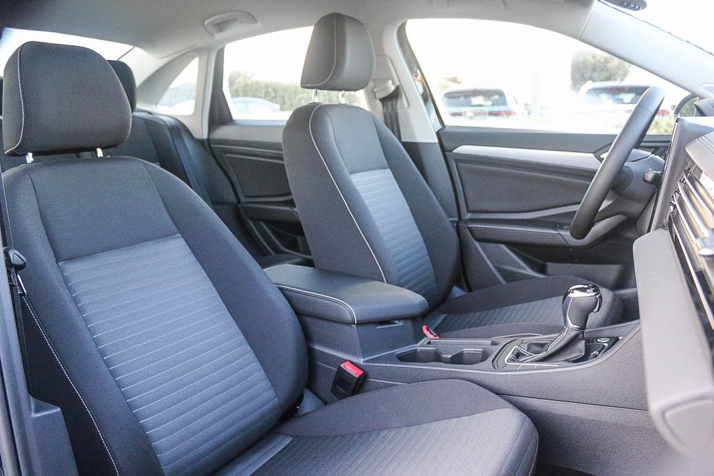 New 2027 Black Volkswagen 1.5T S image 16