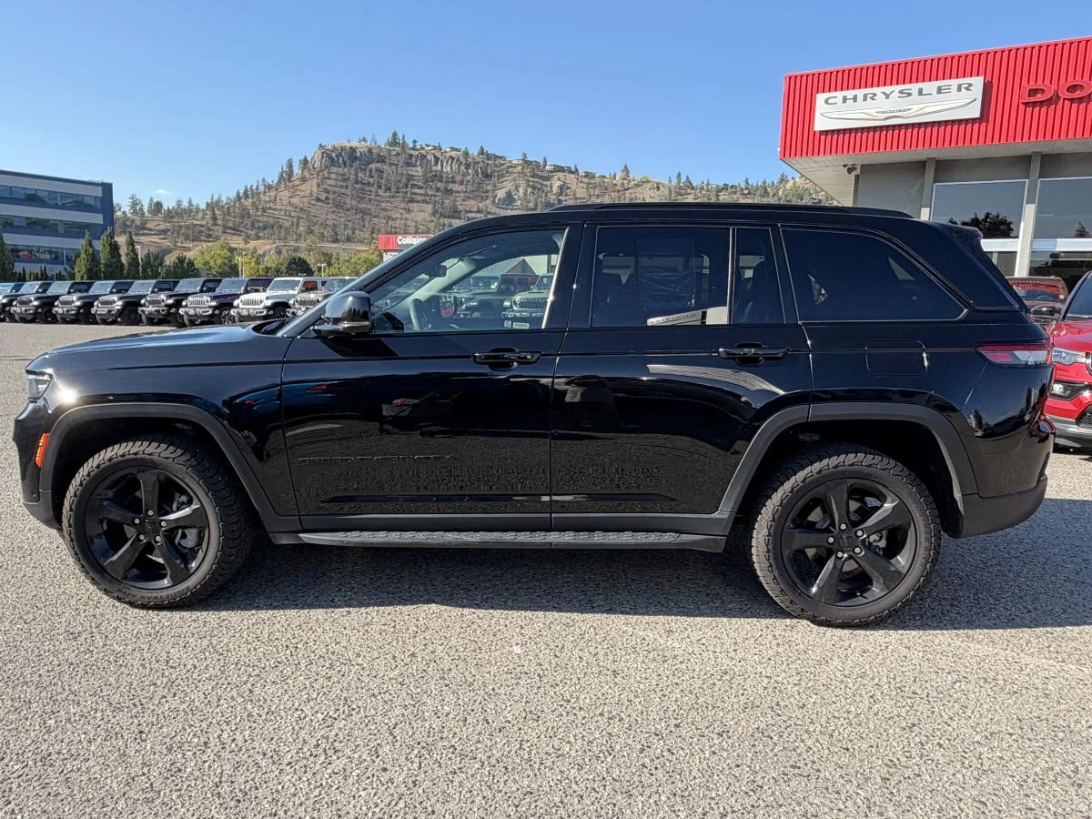 Used 2024 Black Jeep Limited image 3