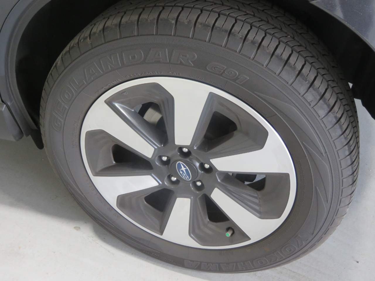 Used 2018 Quartz Blue Pearl Subaru 2.5i Premium image 9