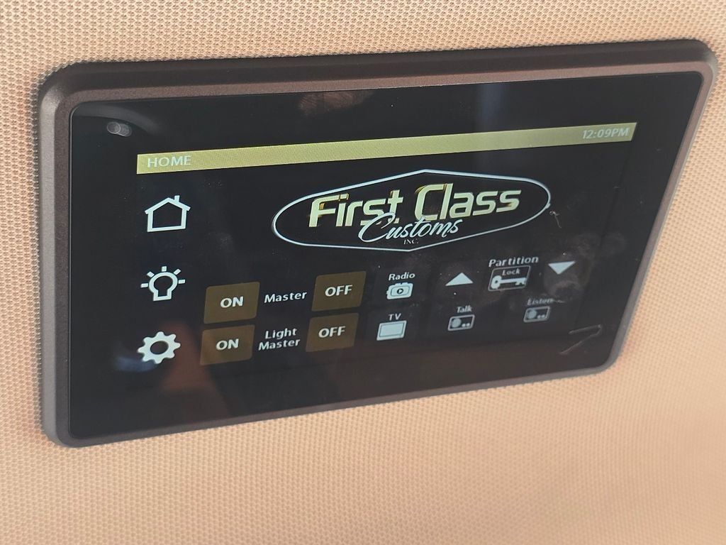 Used 2023  Mercedes-Benz Passenger image 31