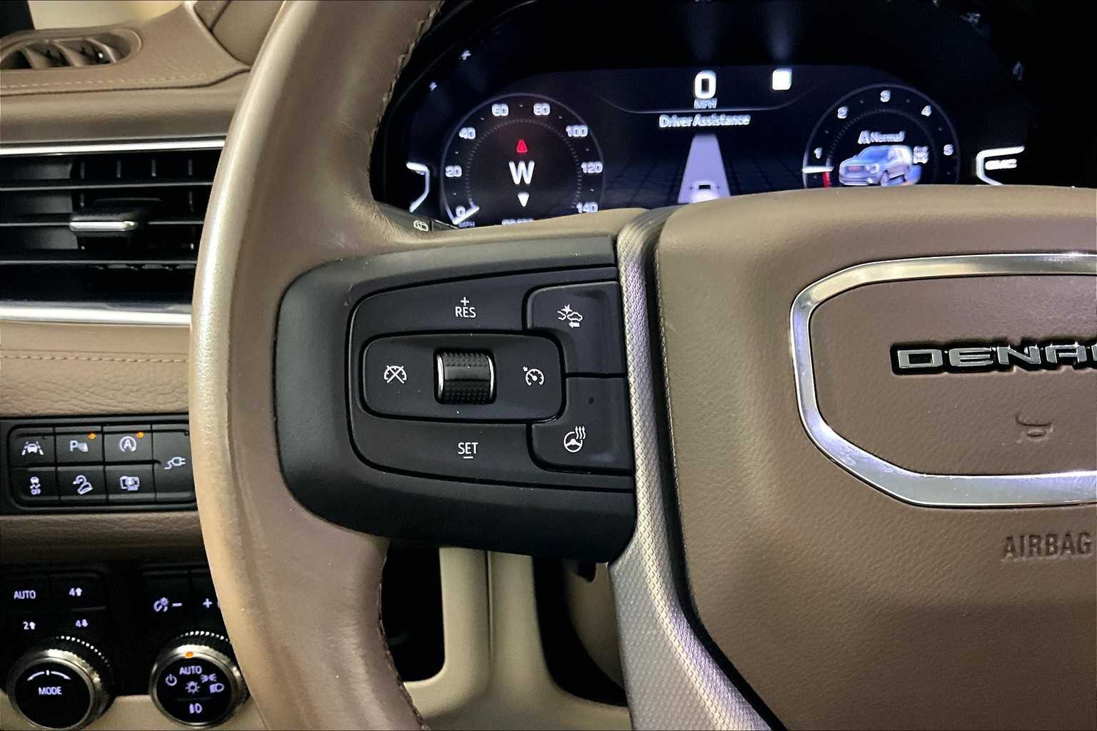 Used 2022 White Frost Tricoat GMC Denali image 23