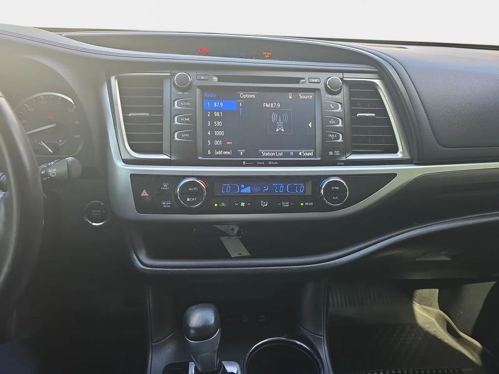 Used 2019 White Toyota SE image 24