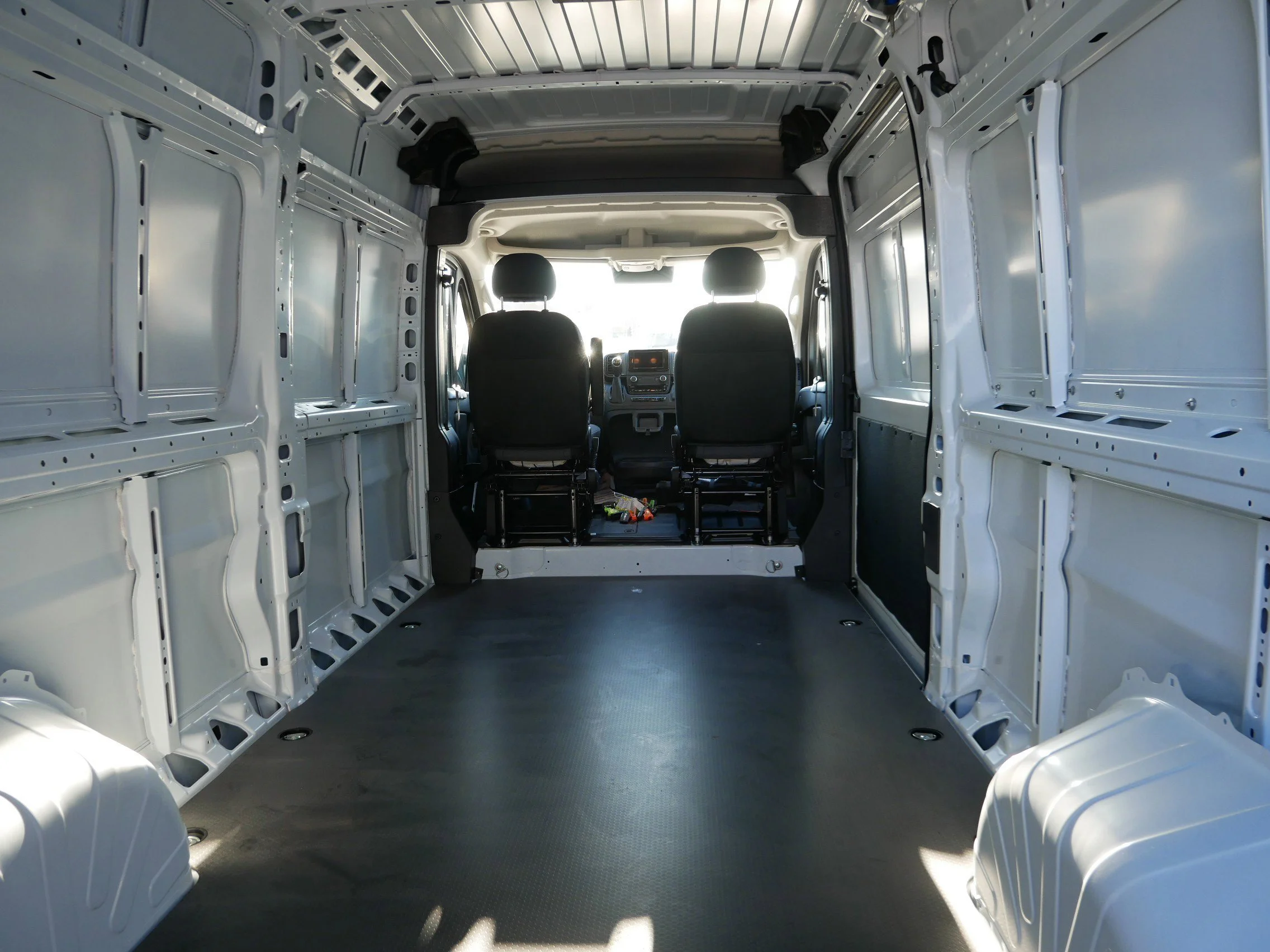 New 2026 Bright White Clear-Coat Exterior Paint RAM Tradesman image 11