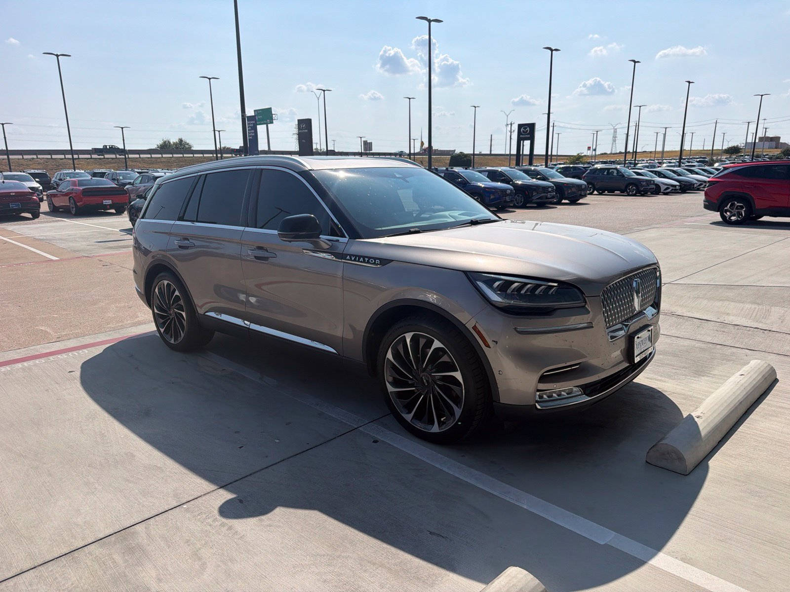 Used 2021 Iced Mocha Lincoln Reserve image 4