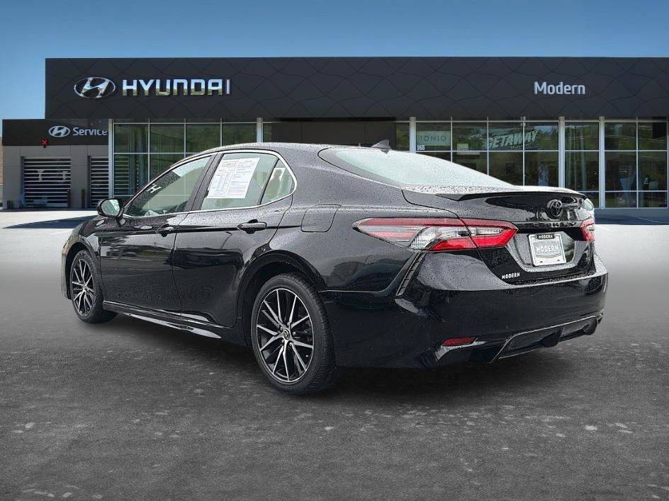 Used 2021 Midnight Black Metallic Toyota SE image 4