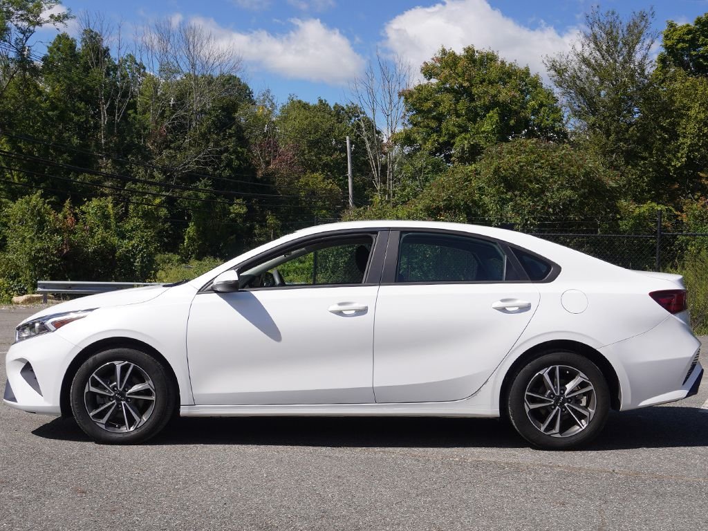 Used 2023 White Kia LXS image 15