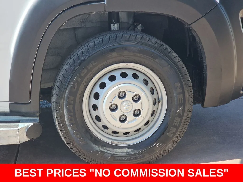 Used 2025 White Ram Base image 38