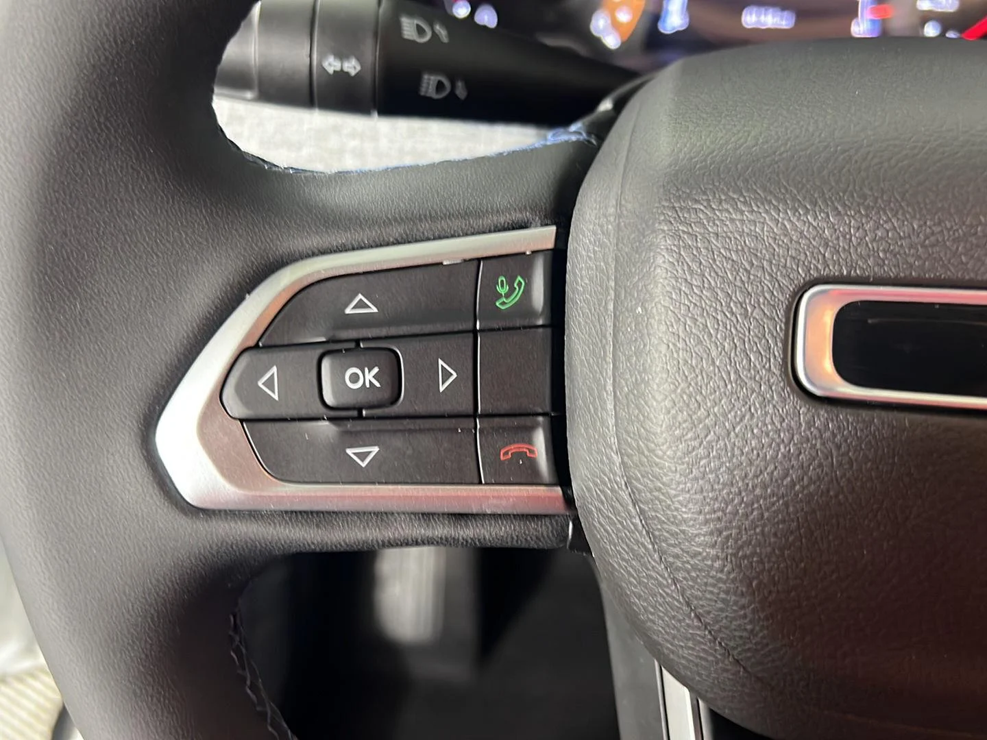 Used 2022 Bright White Clearcoat Jeep Latitude image 16