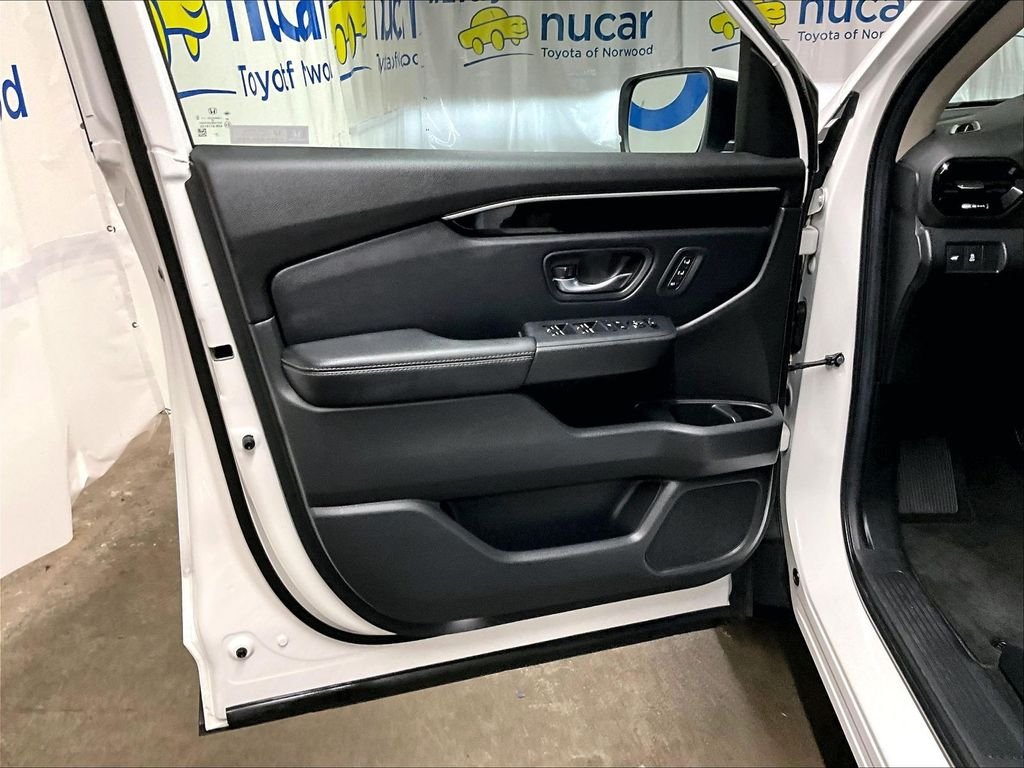 Used 2024 White Honda Touring image 9