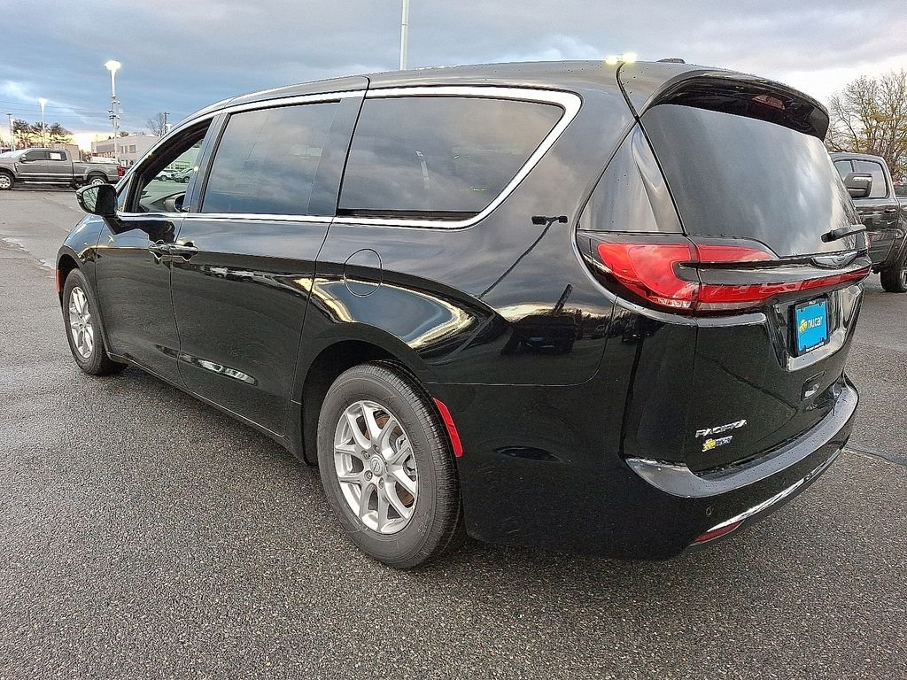 2026 Chrysler Pacifica Select - Photo 3