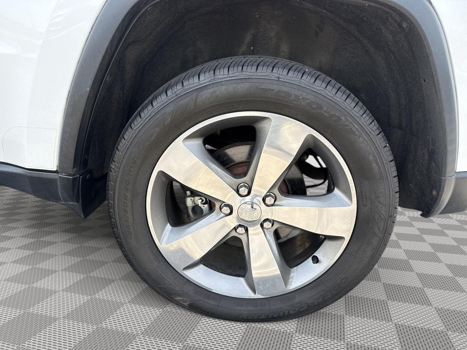Used 2014 Bright White Clearcoat Jeep Limited image 13