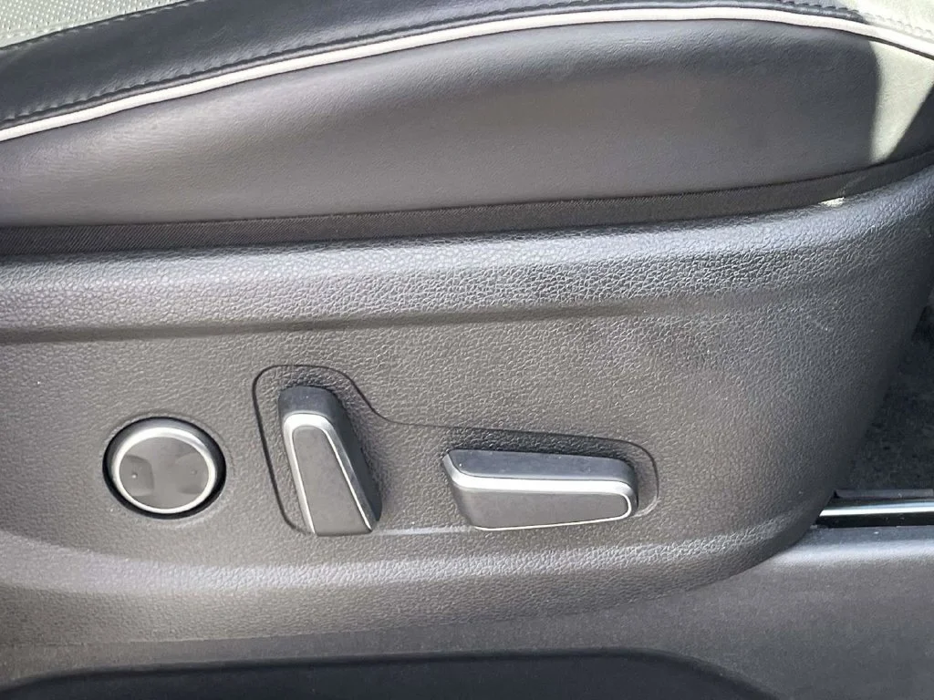 Certified Used 2025 Black Hyundai SEL image 16
