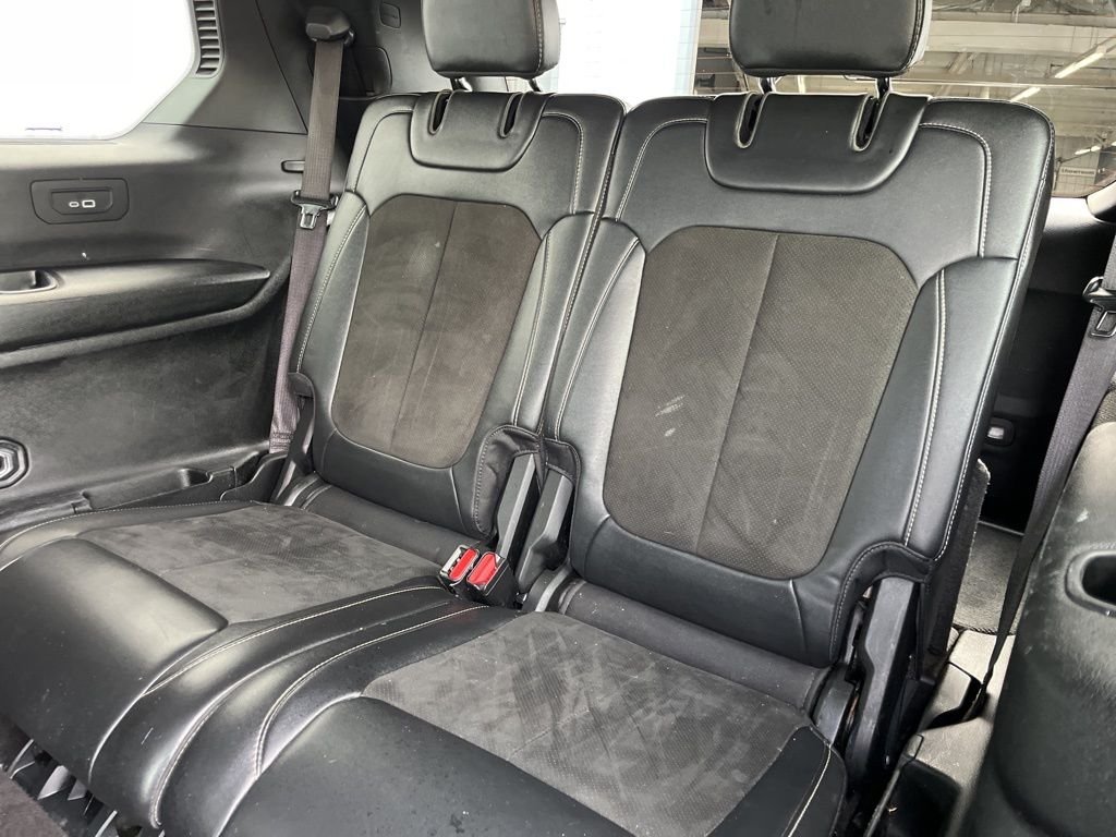 Used 2022 Diamond Black Jeep Altitude image 41