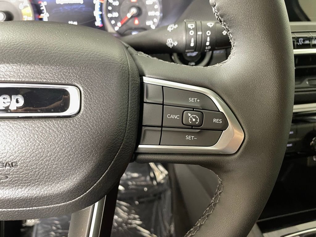 New 2026 Bright White Clearcoat Jeep Latitude image 21